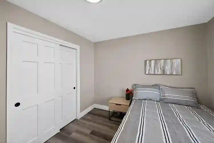 7 BR in Aurora