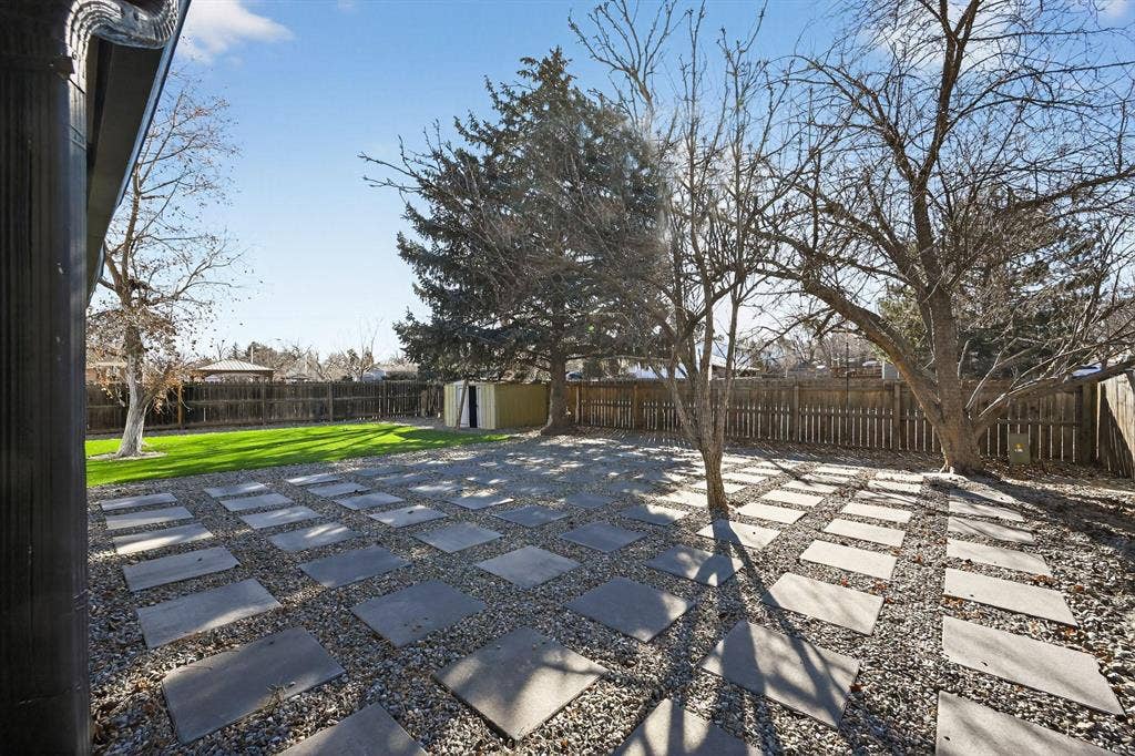 7 BR in Aurora