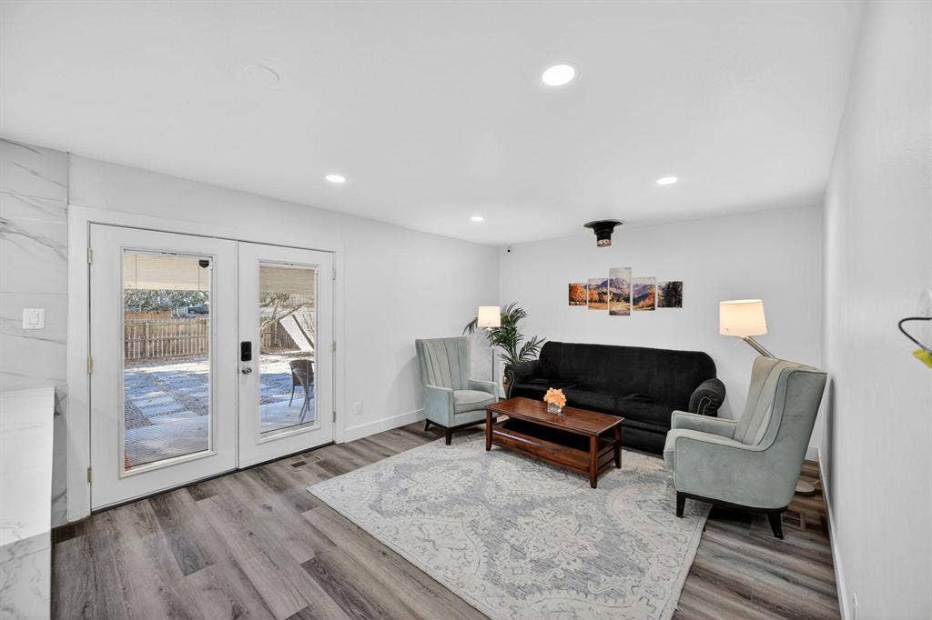 7 BR in Aurora