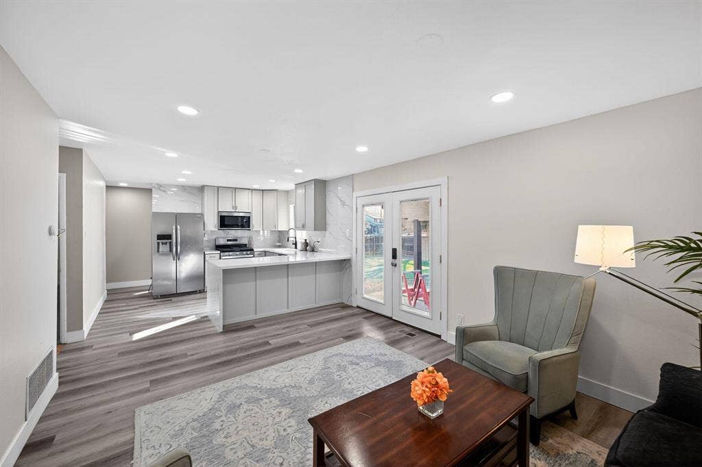 7 BR in Aurora