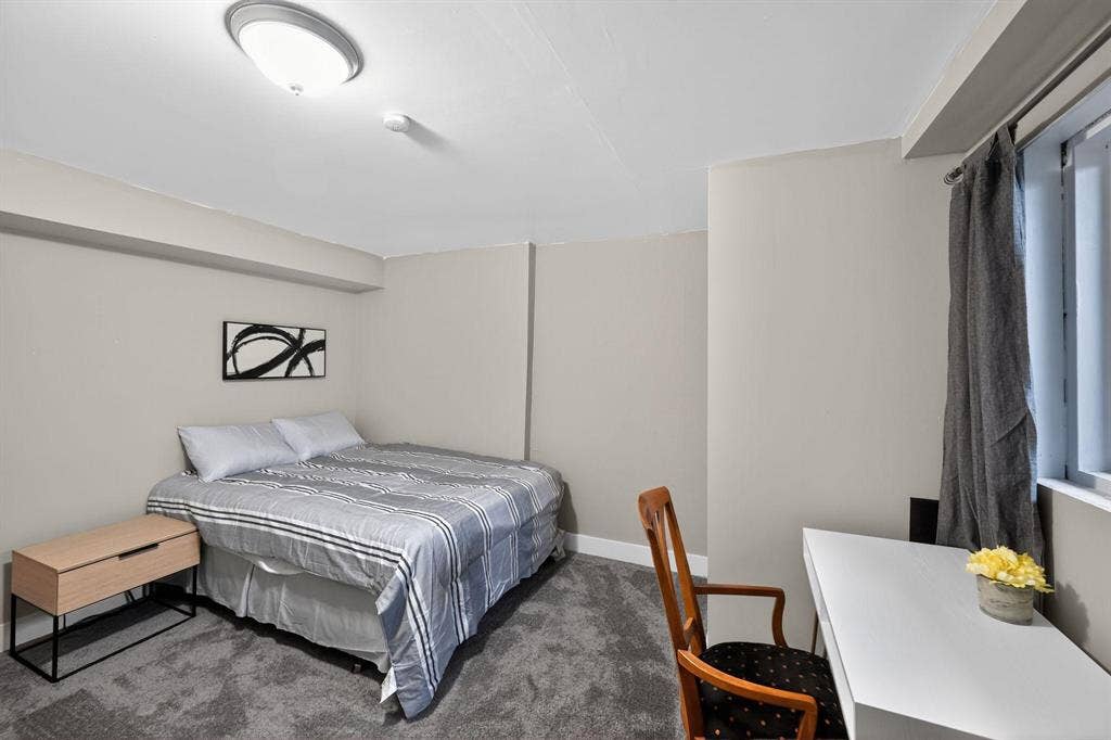 7 BR in Aurora