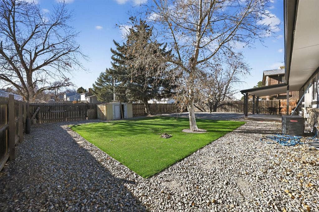 7 BR in Aurora