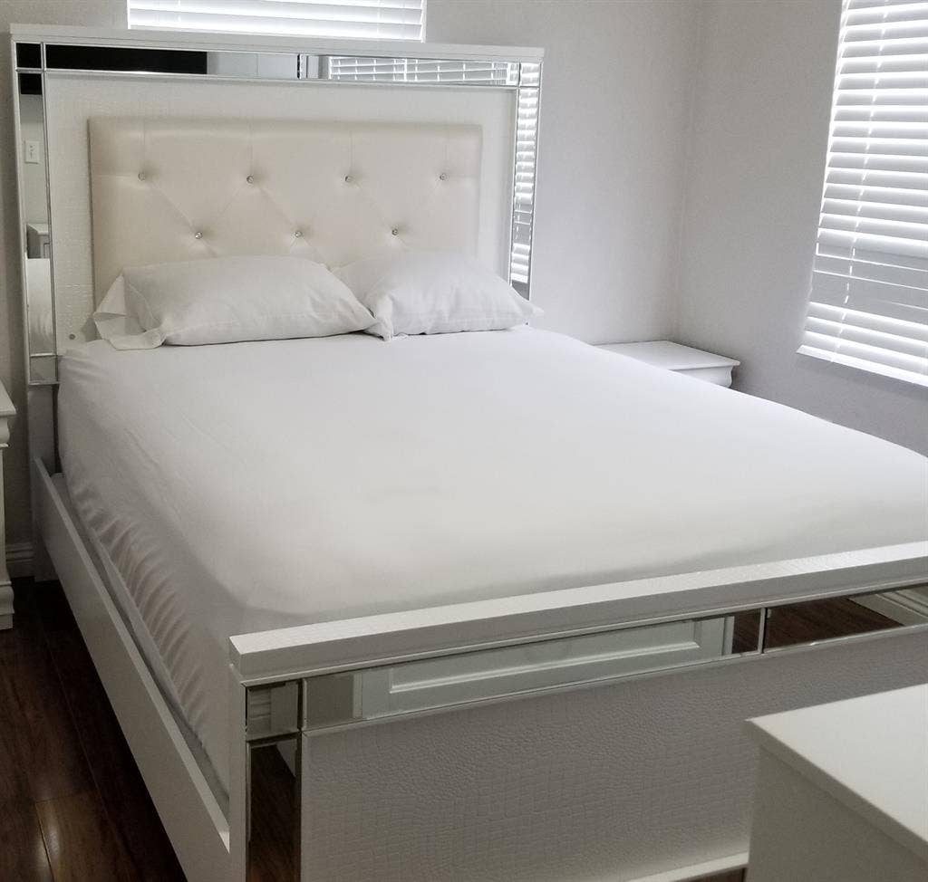 Fully Furnished Room West L.Havana