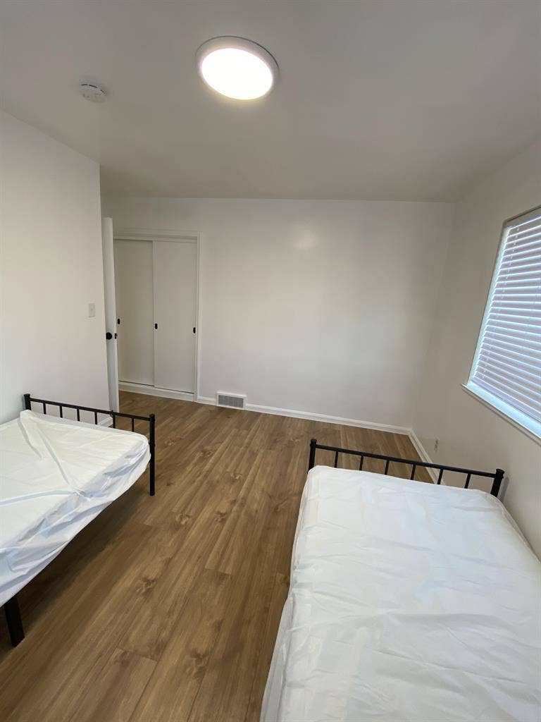 Private & Shared Male Rooms by SUU