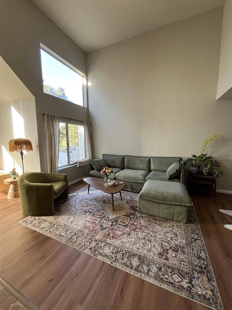 Private Upstairs Suite w/Utilities