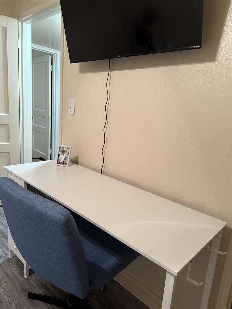 ENTIRE APARTMENT LEASE TAKEOVER!!