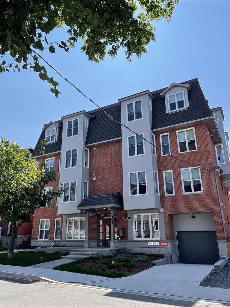 Looking for Female Roommate