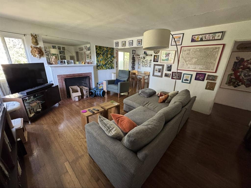 BEDROOM SUBLEASE AVAILABLE