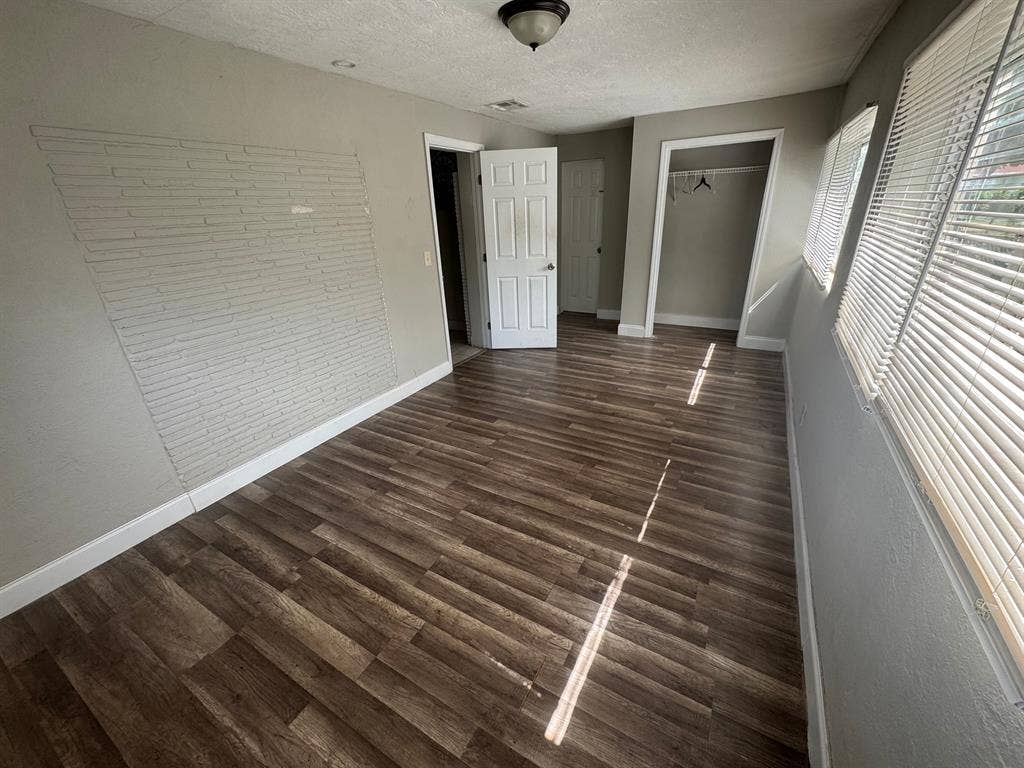 Large Bedroom in Nice Home