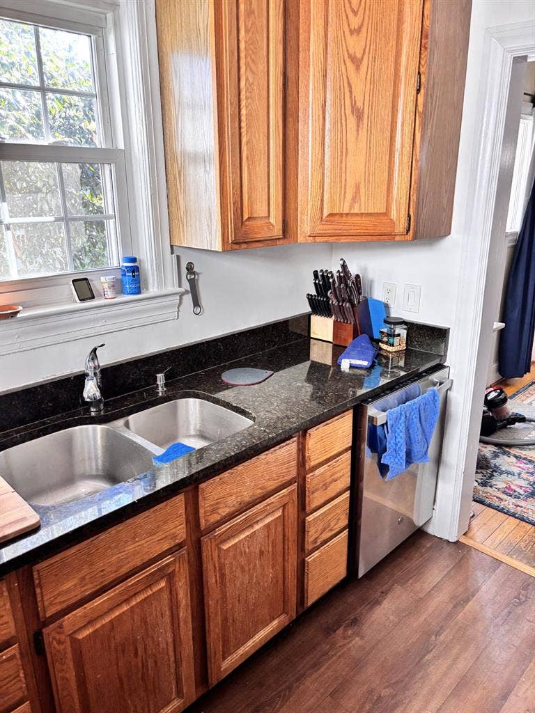 2 bedrooms on Waycroft/Arlington.