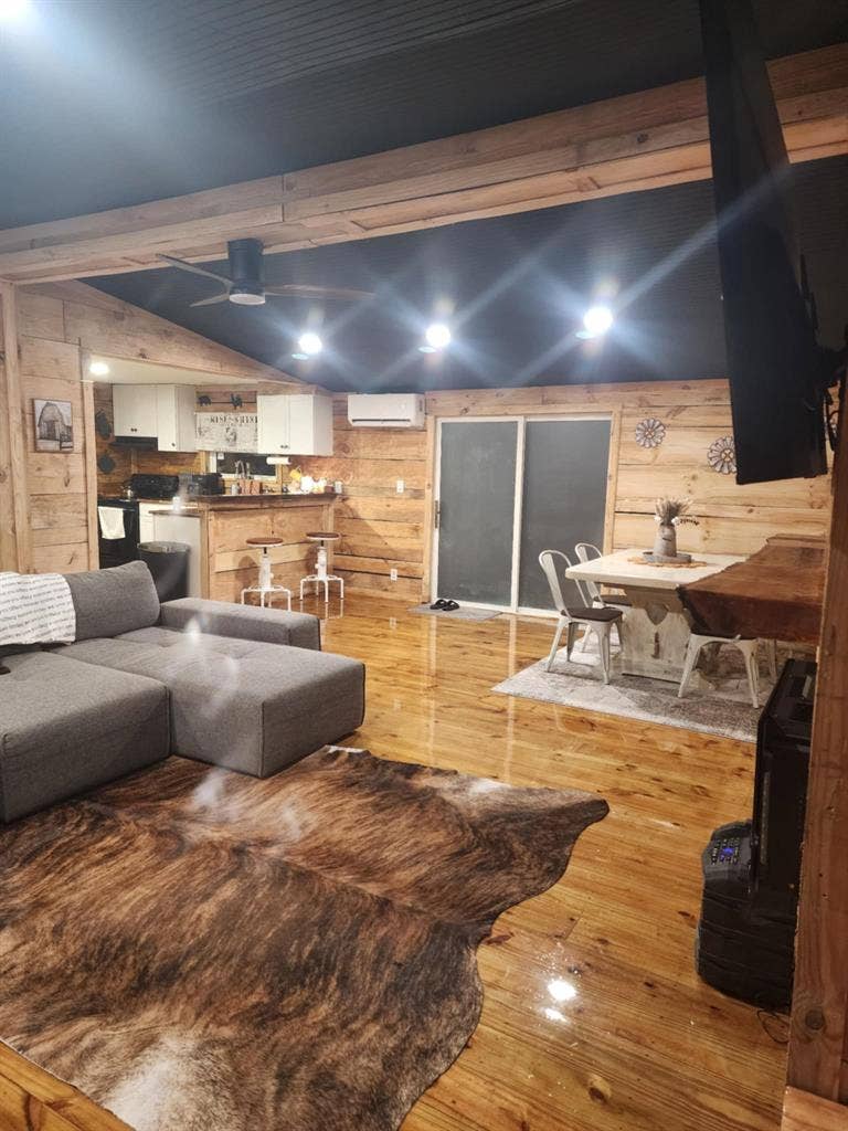 Remodeled, furnished quiet room