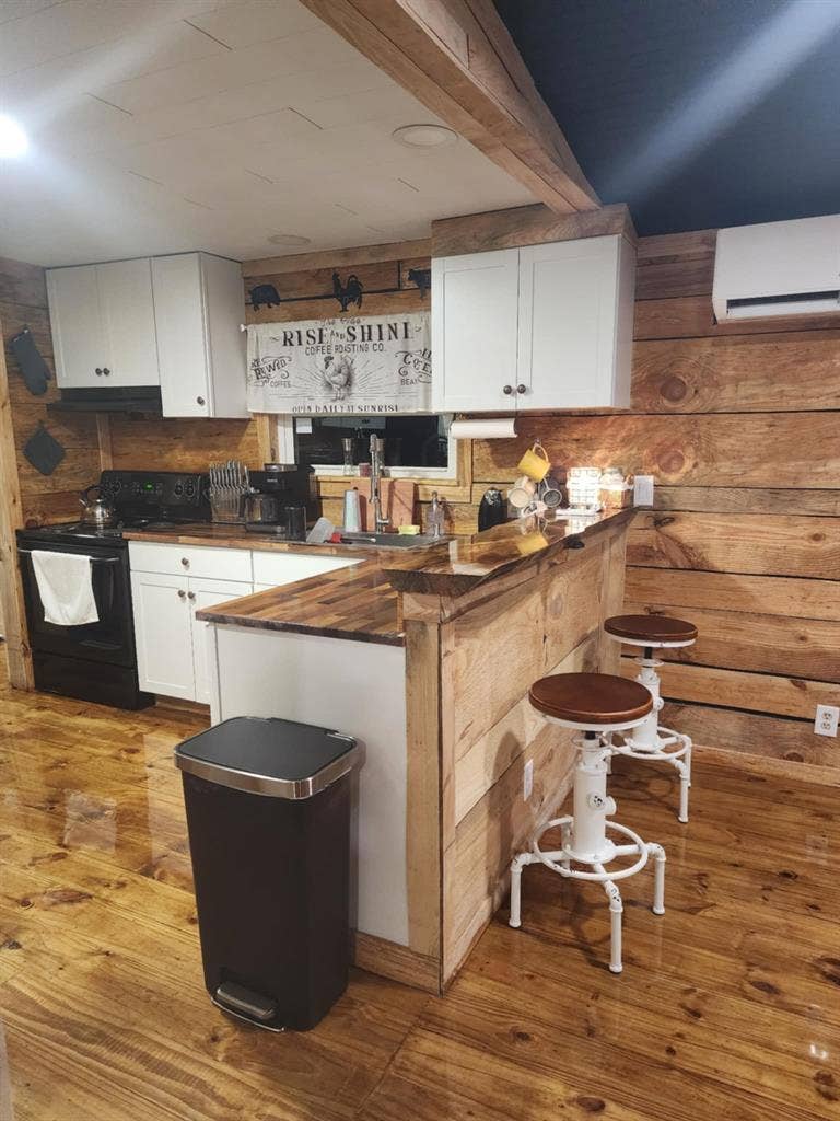 Remodeled, furnished quiet room