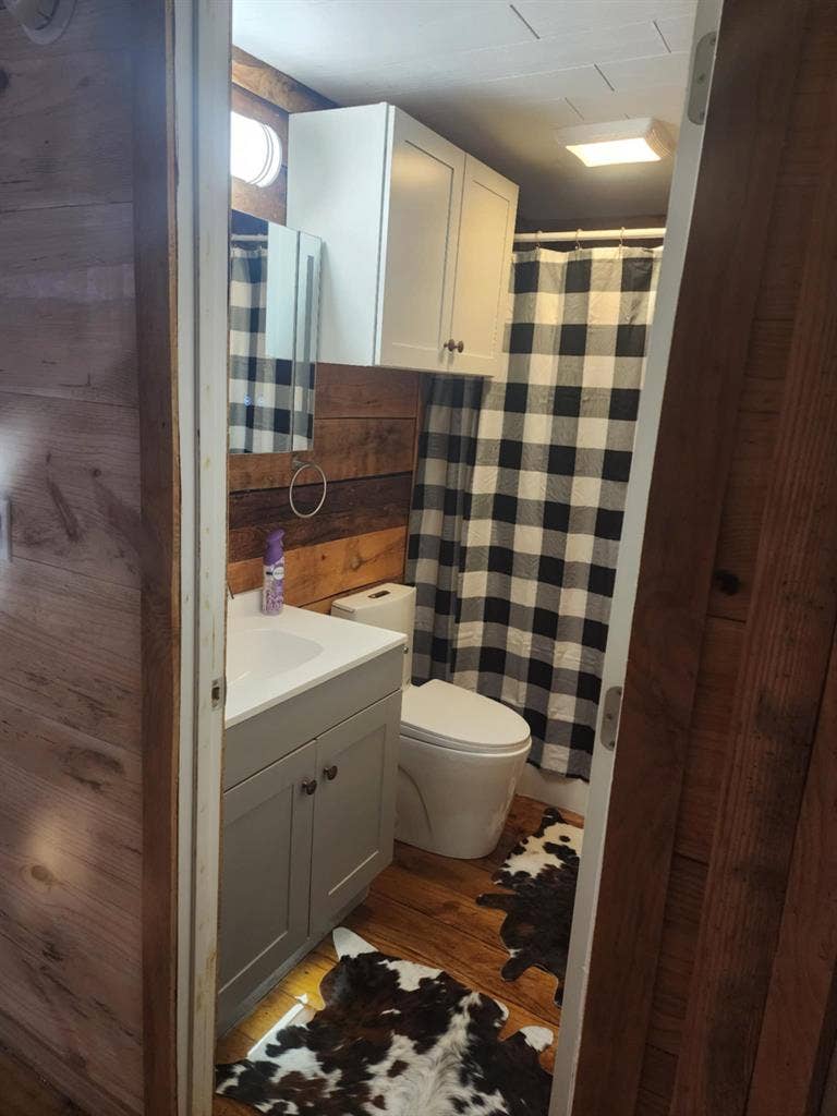 Remodeled, furnished quiet room