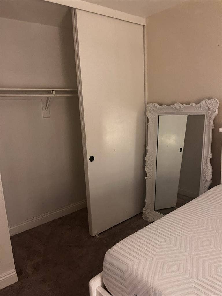 Private room,, pets ok