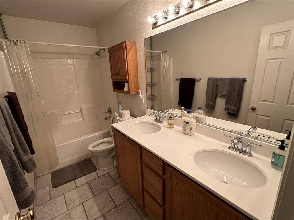 Large room SCV close to COC/CalArts