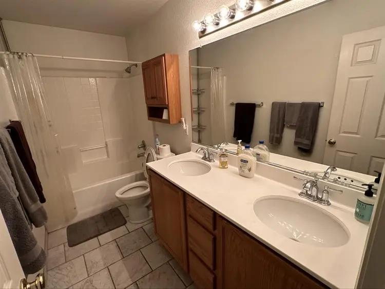 Large room SCV close to COC/CalArts