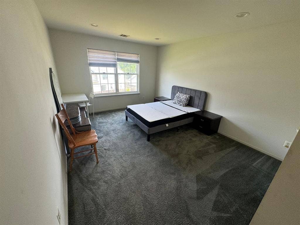 Private room Hamilton Trenton April