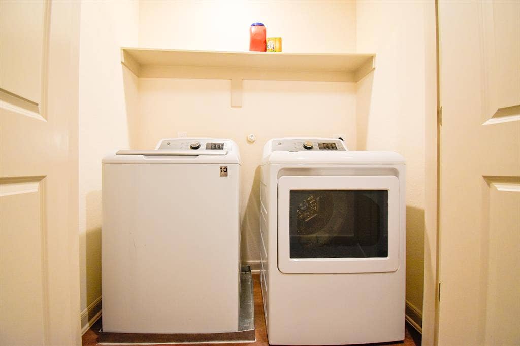 Close to Lackland, 3 bed/2.5 bath