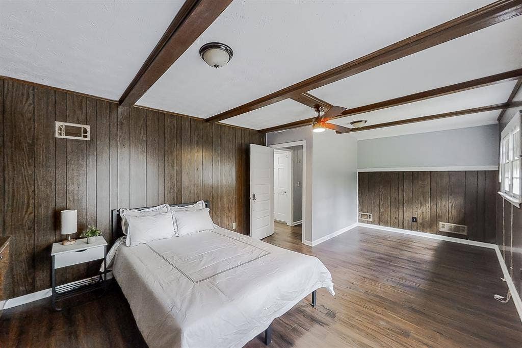 8 BR in Stone Mountain