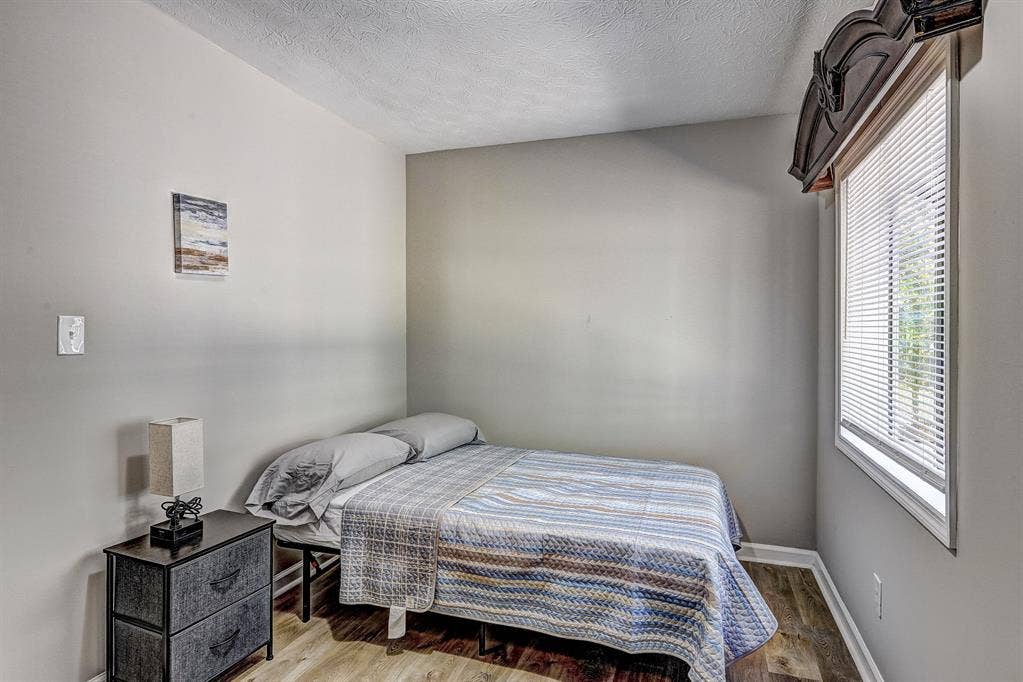 7 BR in Lawrenceville