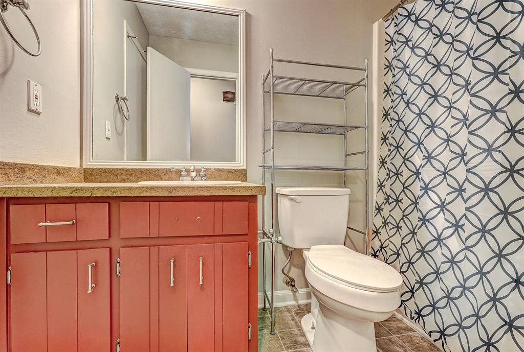 7 BR in Lawrenceville