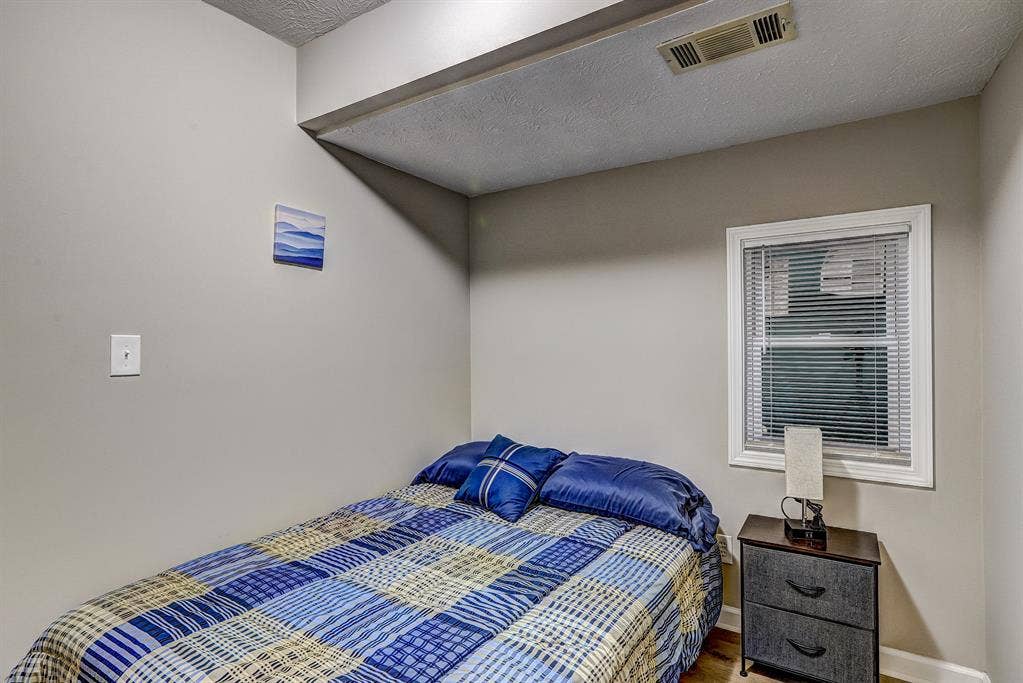7 BR in Lawrenceville