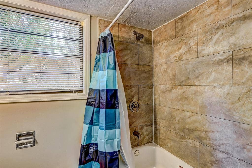 7 BR in Lawrenceville