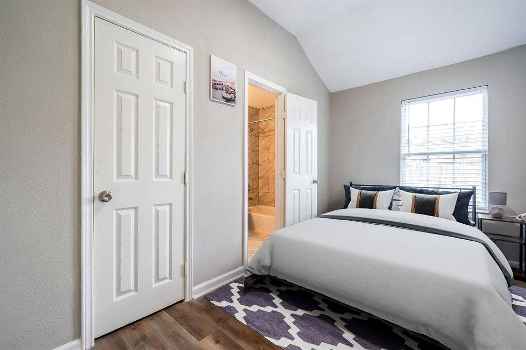 8 BR in Houston
