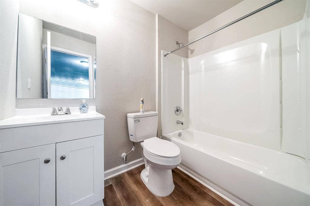 8 BR in Houston