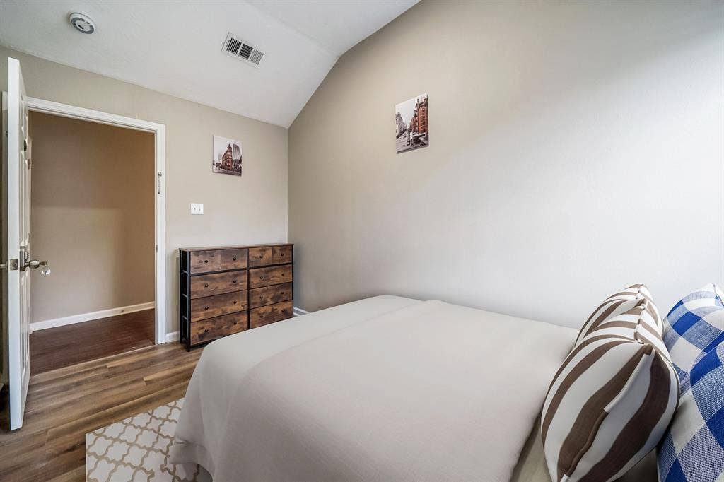 8 BR in Houston