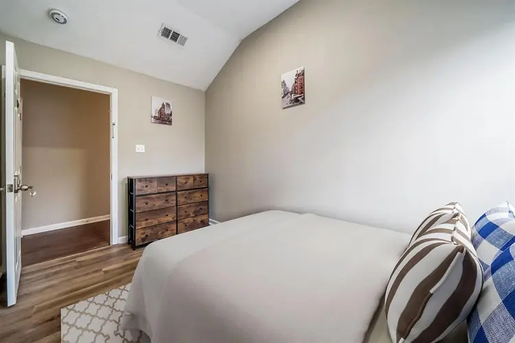 8 BR in Houston