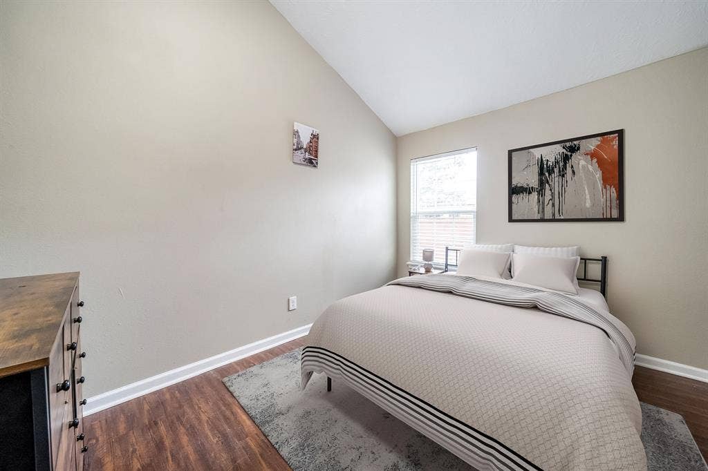 8 BR in Houston