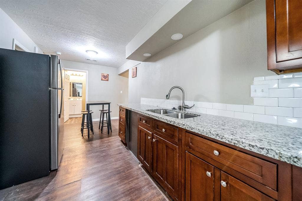 8 BR in Houston