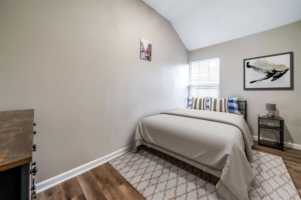 8 BR in Houston