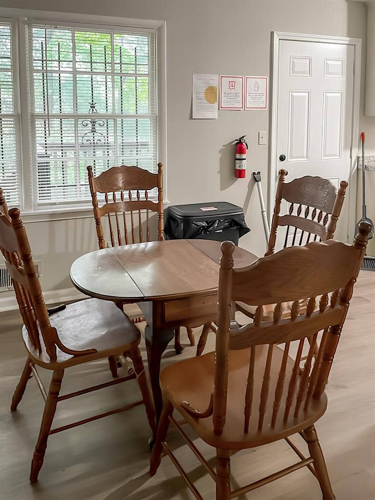 6 BR in Stone Mountain