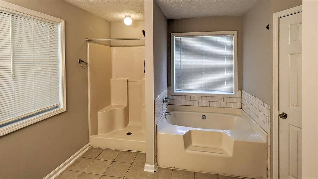 7 BR in Lawrenceville