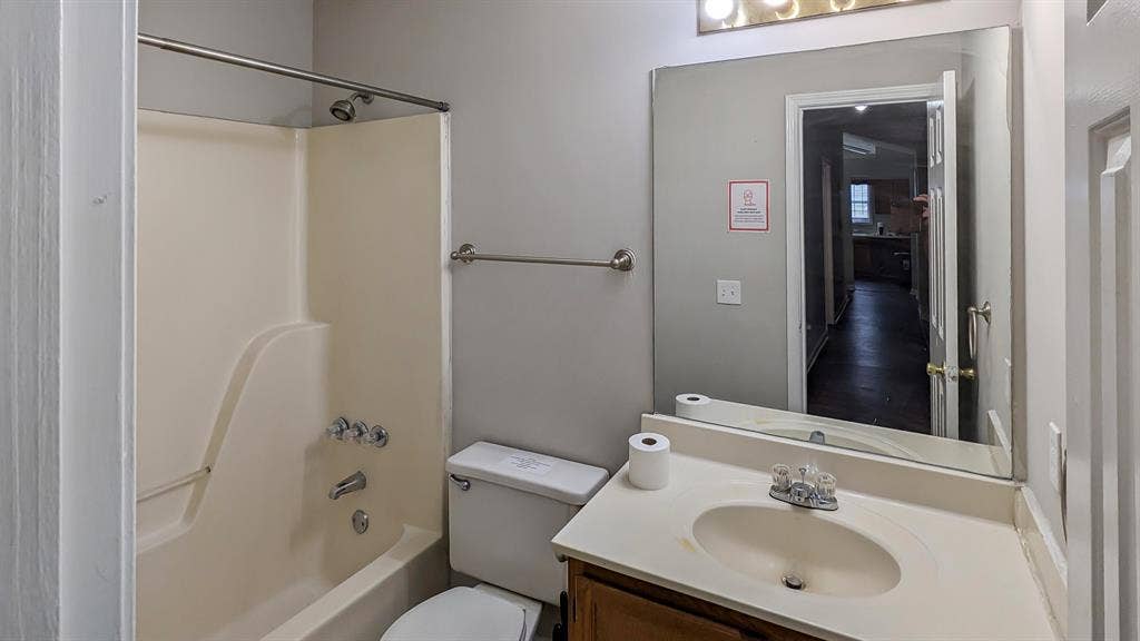 7 BR in Lawrenceville