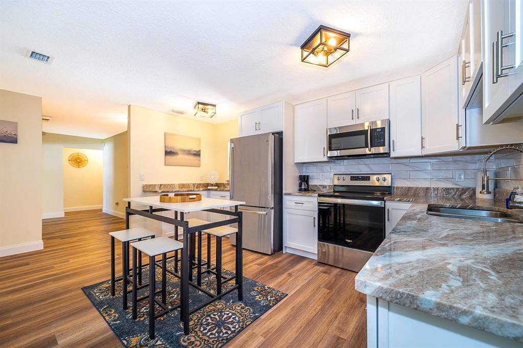 6 BR in Maitland