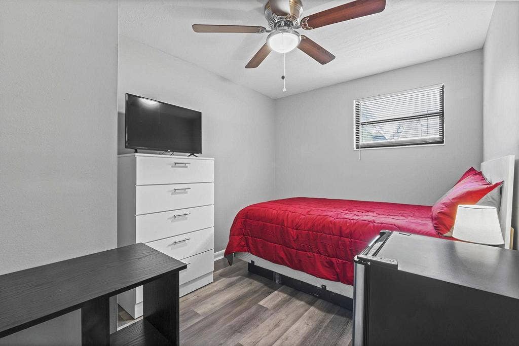 7 BR in Orange Park