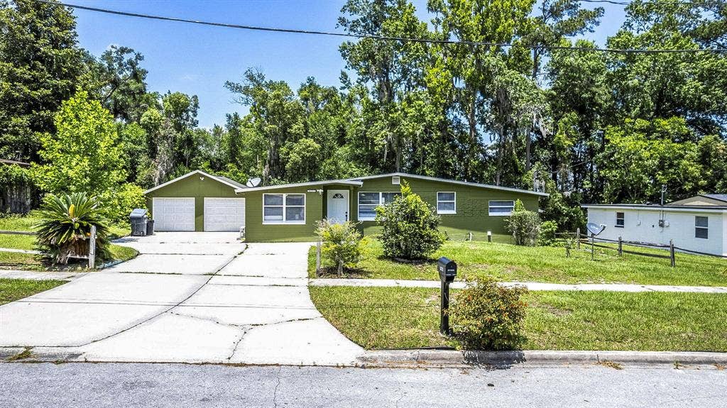 7 BR in Orange Park