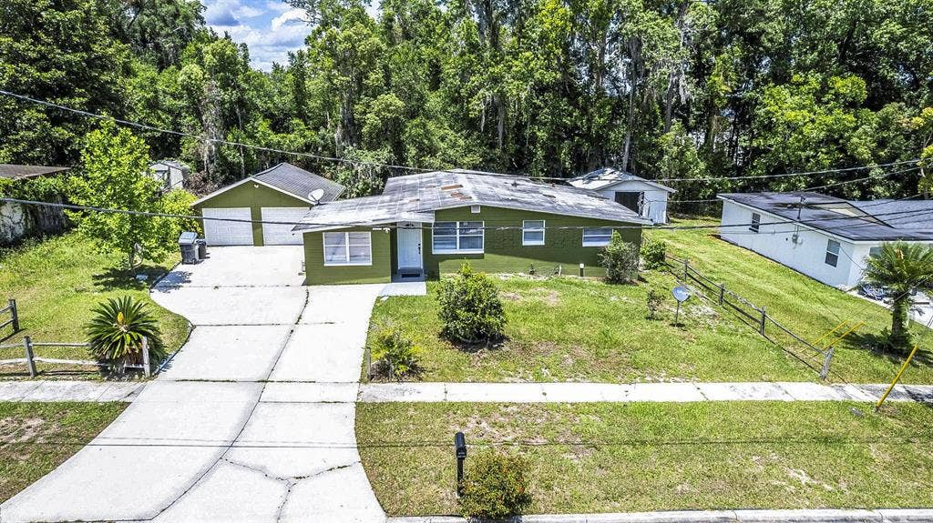 7 BR in Orange Park