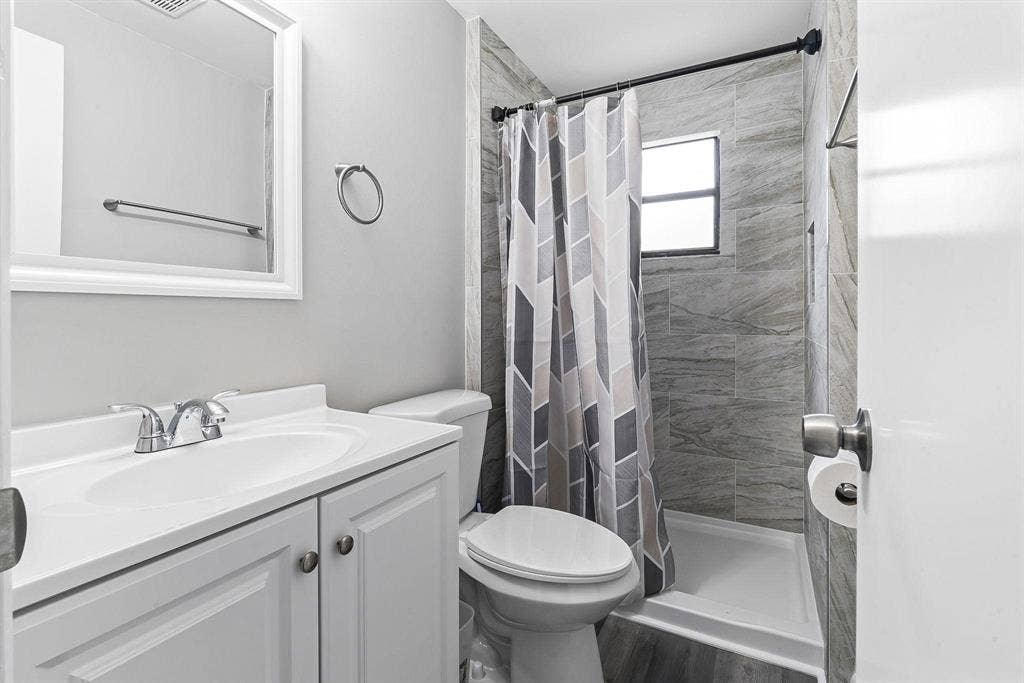 7 BR in Orange Park