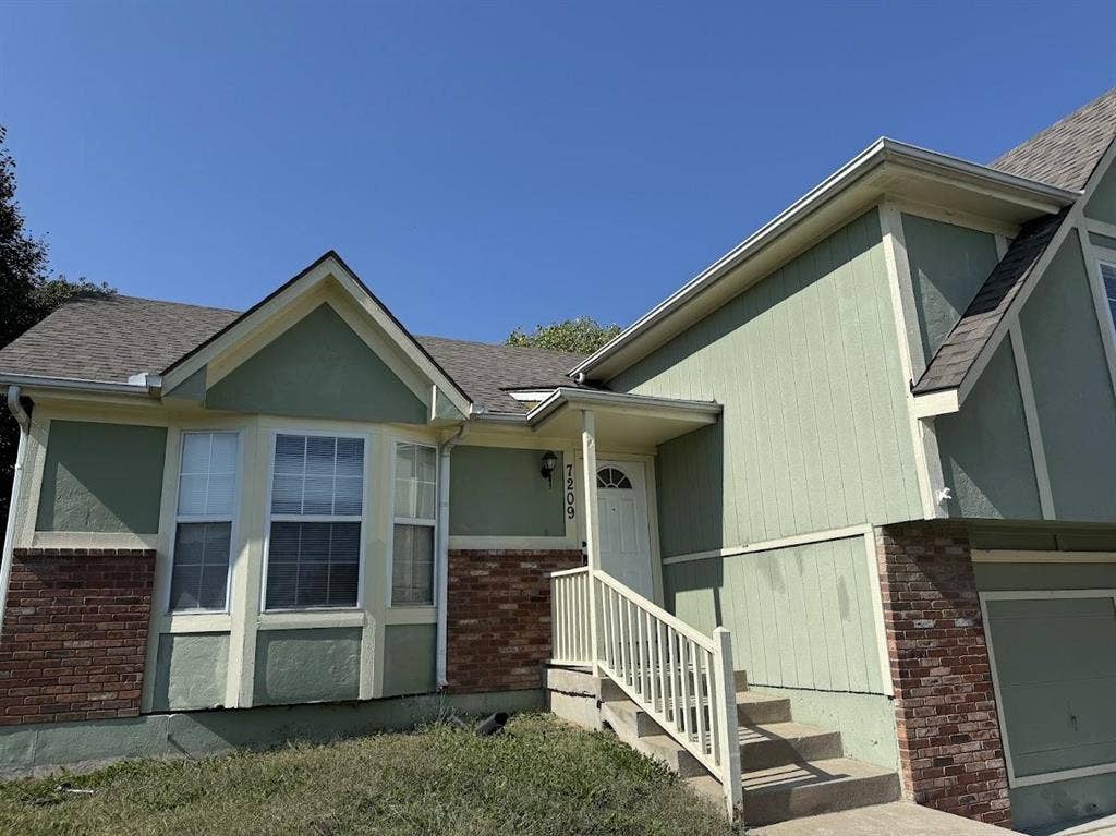 6 BR in Grandview