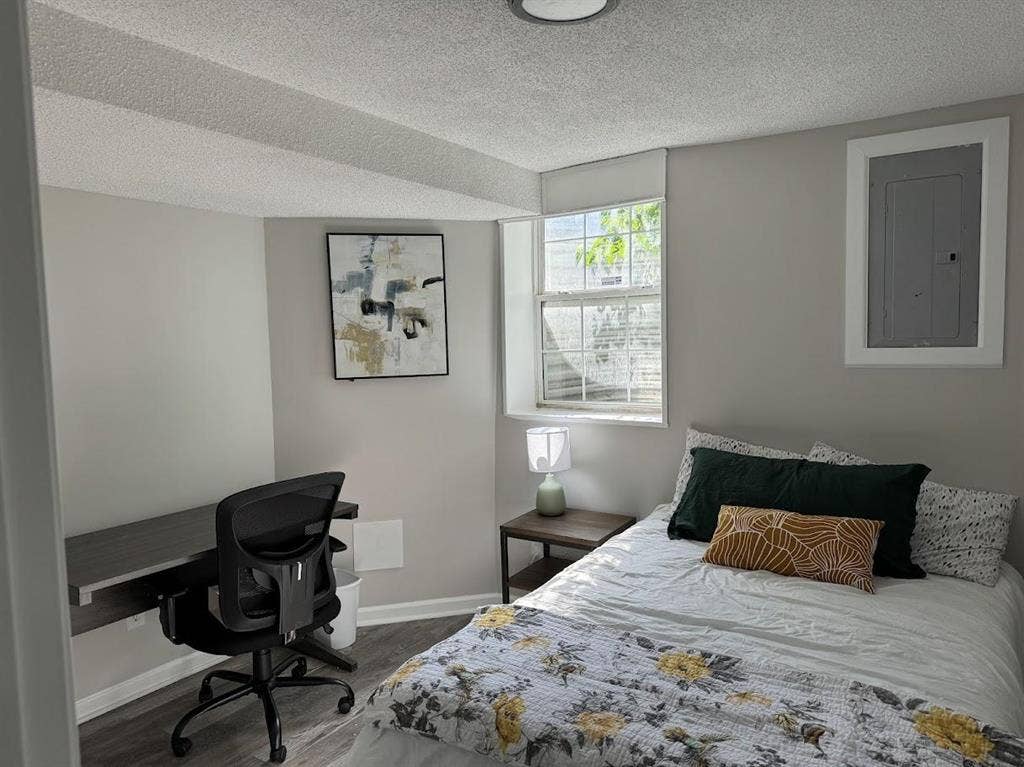 6 BR in Grandview
