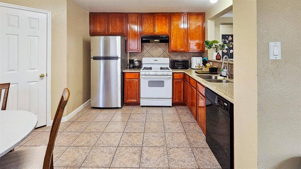 3 BR in Houston