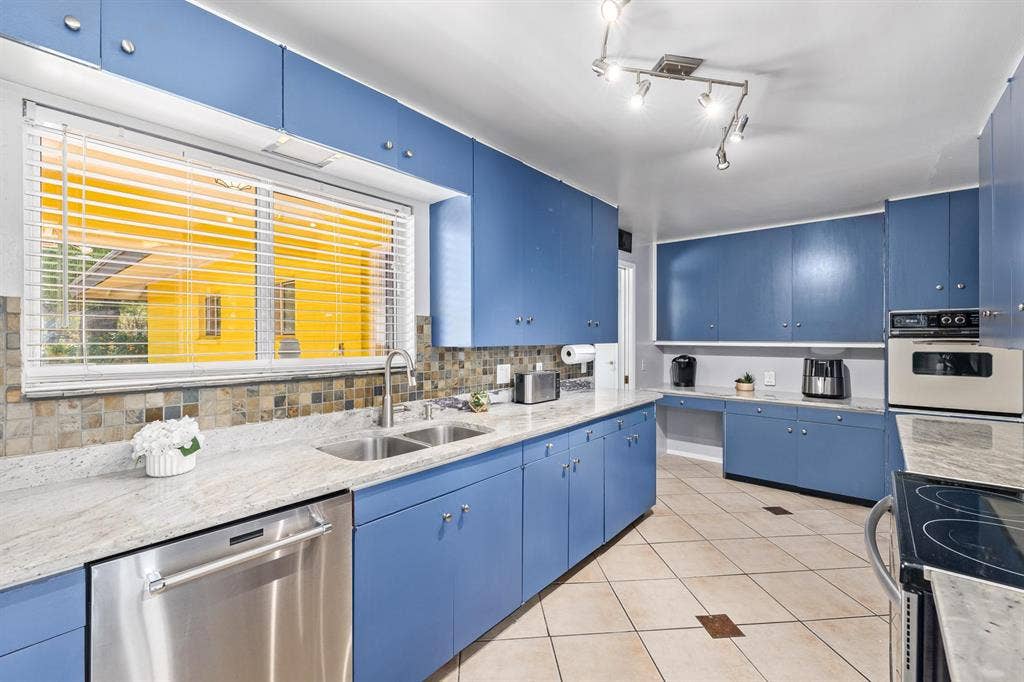 7 BR in Phoenix