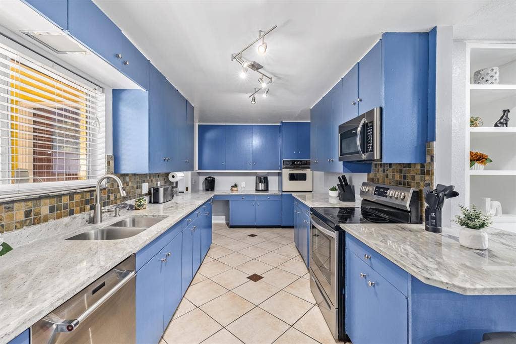 7 BR in Phoenix