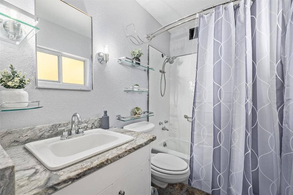 7 BR in Phoenix