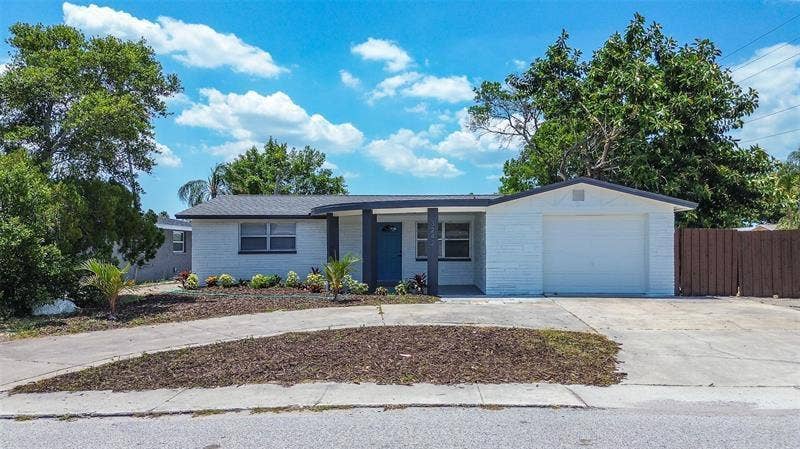 5 BR in Holiday