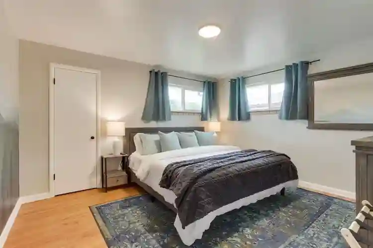 6 BR in Denver